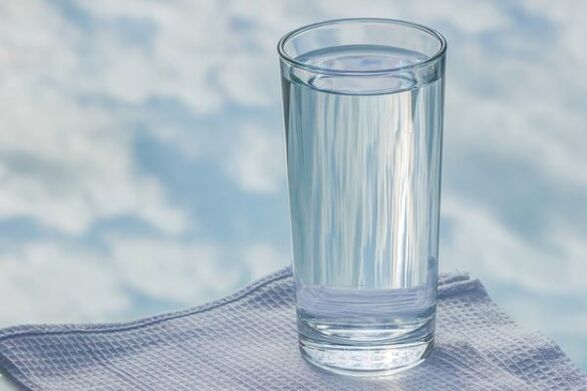 čaša vode za lijenu dijetu